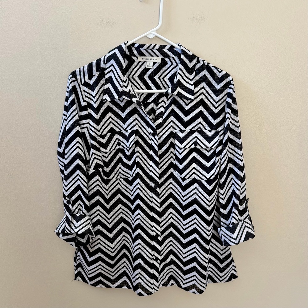 Black and White Chevron Button Down Shirt, Sz L
